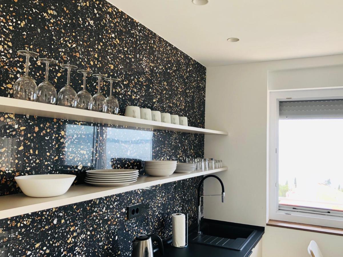 Apartman Meghan Novi Vinodolski Exterior foto